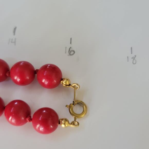 Vintage Red Bead Necklace with Round Beads and Gold Clasp Bold Retro Statement - Picture 10 of 10